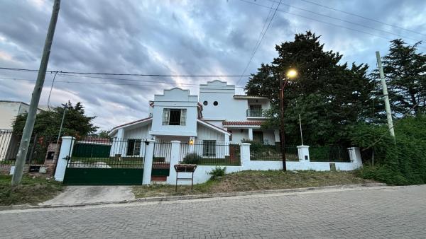 Gran casa en Villa Del Lago, Rezervovat  Hotely v Córdoba s parkováním, Parkování