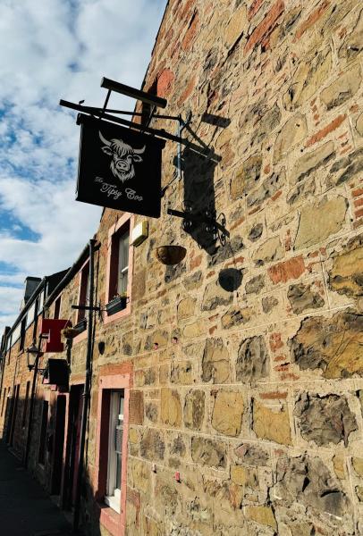 The Tipsy Coo, Rezervovat  Bridge Of Earn Perthshire