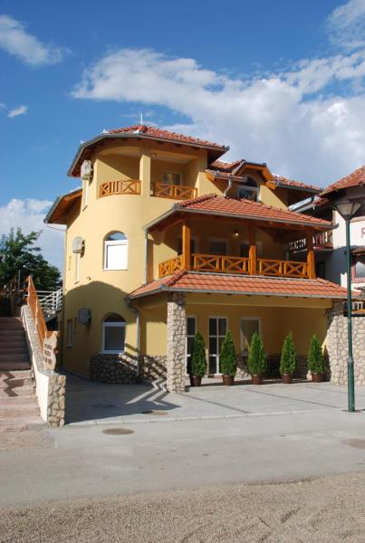 Vila Simic Srebrno Jezero, Rezervovat Hotel Hotely v Veliko Gradiste s bazénem, Bazén