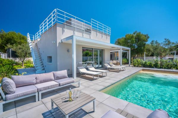 Villa Kòsmos - Piscina e Giardino - Villasimius, Rezervovat  Simius hotely s bazénem, Bazén