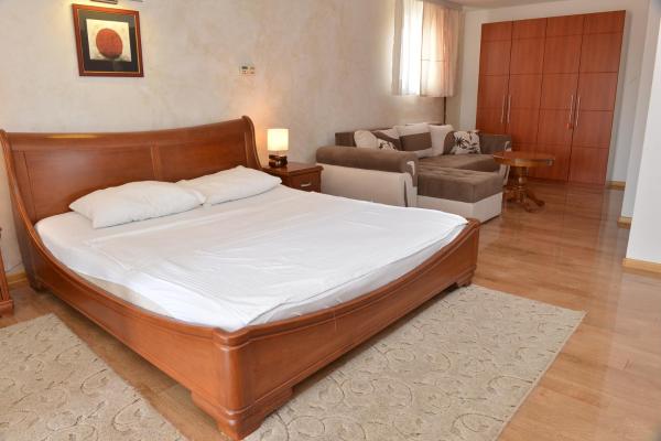 Apartment and Rooms In Club, Rezervovat Apartmán Inđija Vojvodina