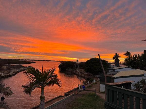 Pelican Point Waterfront Resort, Rezervovat  Carnarvon Shark Bay Australia