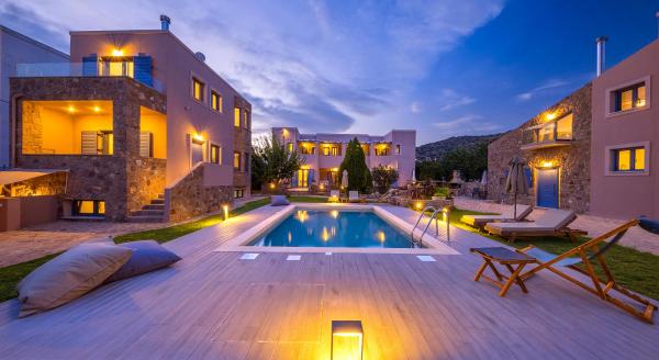 NJV plus K, Rezervovat  Aegina Town 