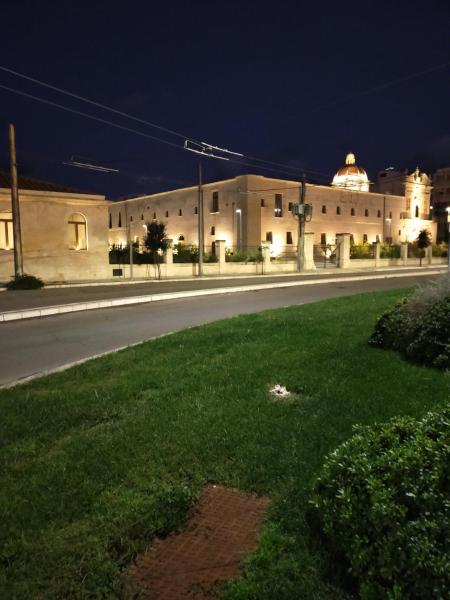 Porta Deuropa, Rezervovat  Hotely v Lecce s parkováním, Parkování