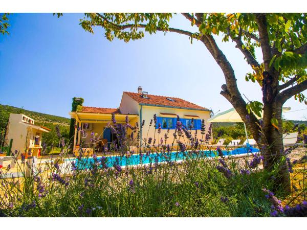 Villa Romansa near Split- heated pool peace, bbq, Rezervovat  Hotely v Krušvar s bazénem, Bazén