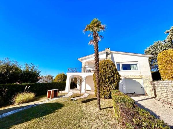 Villa Edith - stupenda villa con terrazzo vista mare e spiaggia inclusa, Rezervovat  Numana 