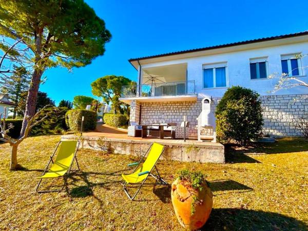 Villa Renata, bellissima villa con terrazzo vista mare e spiaggia inclusa, Rezervovat  Numana 
