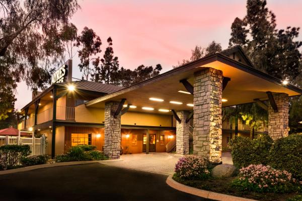 Ayres Lodge Alpine, Rezervovat Hotel Alpine San Diego County