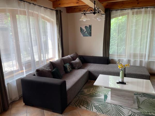 Kristóf apartmanházak, Rezervovat  Somogy hotely s parkováním, Parkování