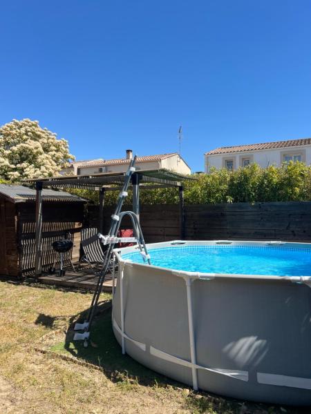 Villa récente avec piscine hors sol proche rempart, Rezervovat  Aigues-Mortes Camargue