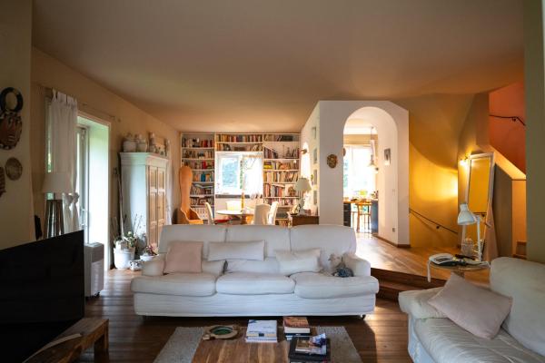 Villa with garden and private parking space, Rezervovat  Valmadrera Como