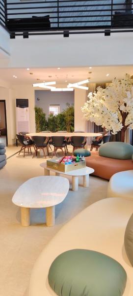 Oro Aurelia Luxe Staycation Villa Near BLR, Rezervovat  Hotely v Hosur s bazénem, Bazén