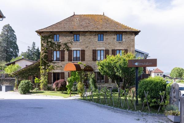 La Chaumée par Lémulsion, Rezervovat  Saint-Alban-de-Roche Rhône-Alps