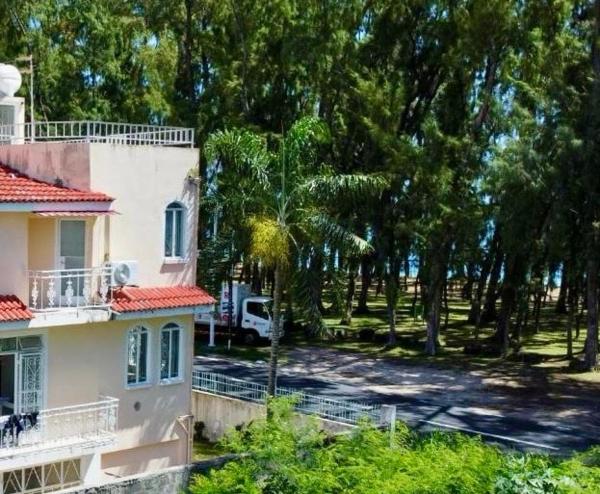 Luxury Villa Sea Views Rooftop Secure, Rezervovat  Flic-en-Flac Mauritius West Coast