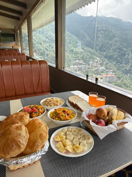 Avira Hotel, Rezervovat  Sikkim hotely s parkováním, Parkování