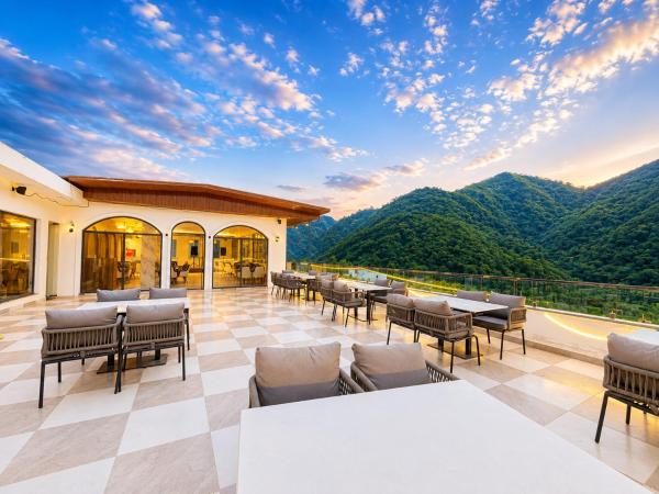 Hotel Weekend Heights, Rezervovat  Narendranagar Uttarakhand
