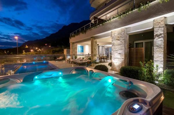 Villa Jolara With Heated Pool - Deluxe Apartments 4 & 19, Rezervovat Apartmán Hotely v Mimice s bazénem, Bazén