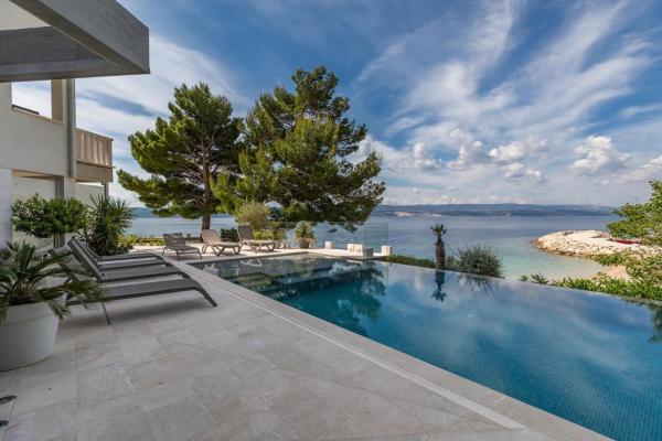 Seaside apartments with a swimming pool Medici, Omis - 25214, Rezervovat Apartmán Hotely v Mimice s bazénem, Bazén
