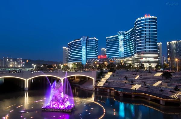 Sky Realm Grand Hotel-English-speaking service on site, Rezervovat  Čang-ťia-ťie Hunan