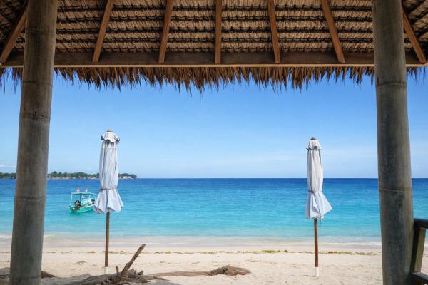 Harmony Beachfront Bungalow, Rezervovat  Gili Meno 
