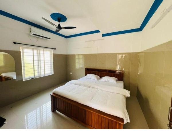 HOLIDAY HOMEs VK, Rezervovat  Hotely v Bangalore s parkováním, Parkování