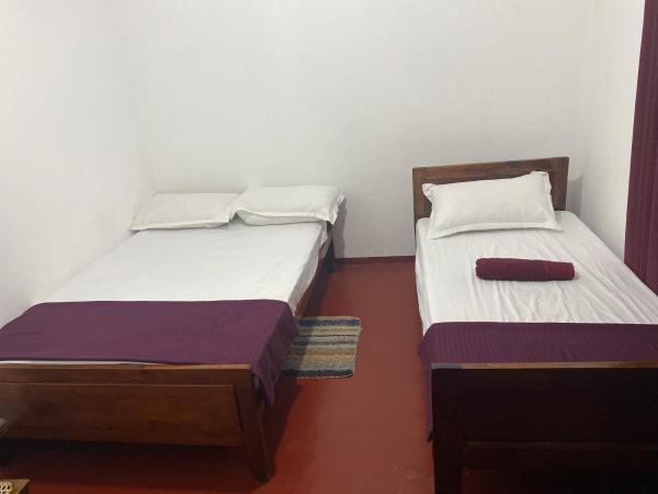 Evergreen tourist inn, Rezervovat  Hiyarapitiya Kandy District