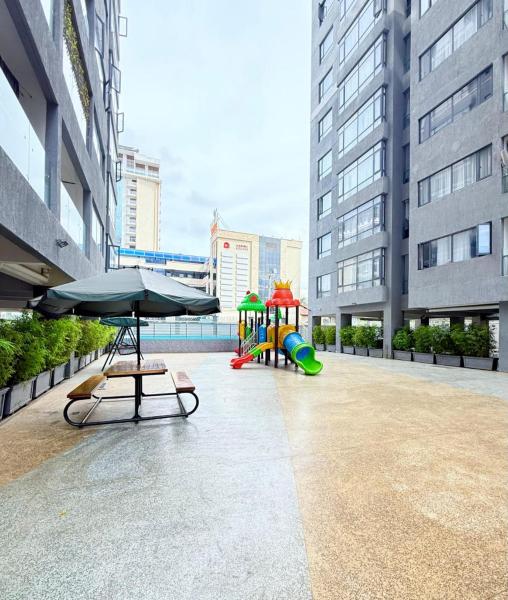 serenity skies two bedroom apartment with swimming pool fully furnished gym ample parking space children playing ground and amazing scenic city views, Rezervovat Apartmán Nairobi Nairobi