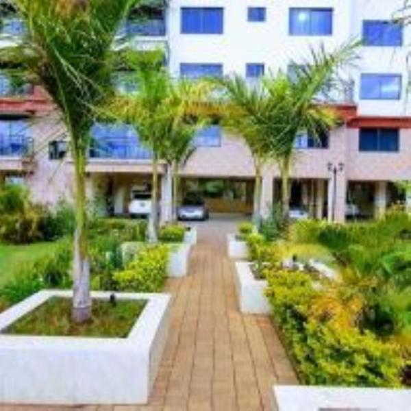 Beautiful two bedroom apartment with swimming pool fully equipped gym ample parking space and amazing scenic views, Rezervovat Apartmán Nairobi Nairobi