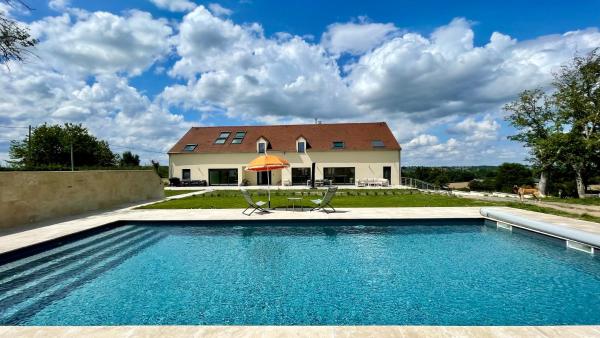 LEcho du Bonheur, Rezervovat  Hotely v Vaumas s bazénem, Bazén