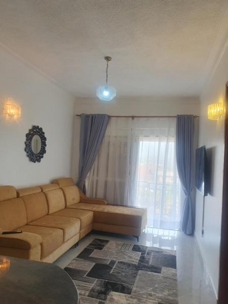Two Bedrooms Apartment, located between kajjansi and kitende, with one bathroom, a living room, fully furnished kitchen, patio, free wifi, free parking space, Rezervovat Apartmán Busiiro apartmány, Apartmán