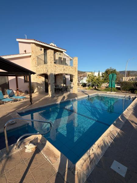4-Bedroom Villa with Private Pool & Citrus Garden, Rezervovat  Pafos hotely s parkováním, Parkování