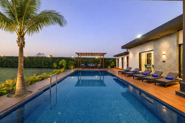 Vanraaj Farms near Gurugram, Rezervovat  Hotely v Haryana s bazénem, Bazén