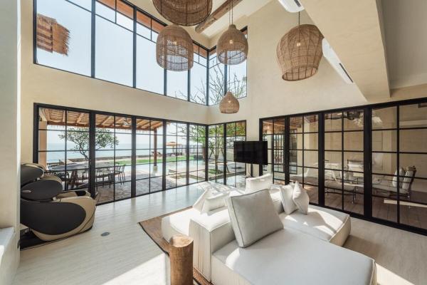 Ultra Luxury Beachfront 5 Bedrooms Pool Villa, Rezervovat  Hua Hin Prachuap Khiri Khan