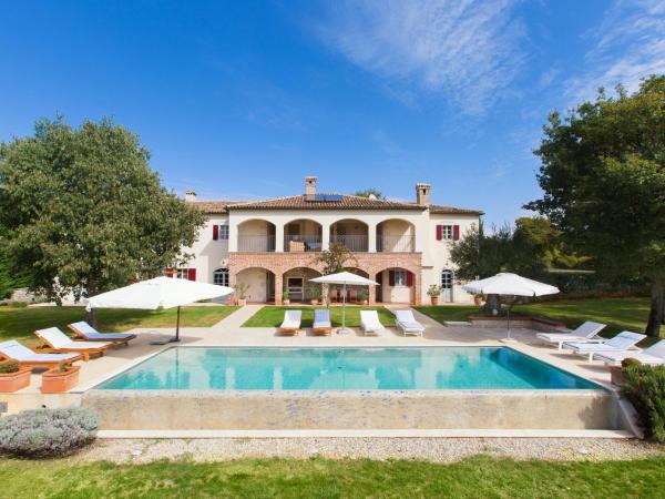 Villa Sophie by Interhome, Rezervovat  Hotely v Poreč Riviera s bazénem, Bazén