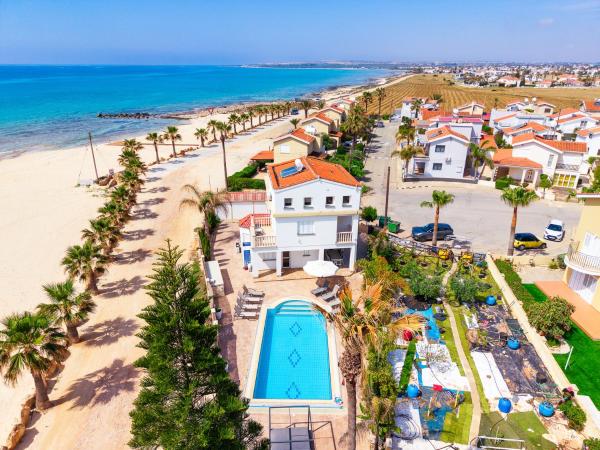 Kalisti-4 Bedroom Beachfront Villa with Private Pool, Rezervovat  Famagusta hotely s parkováním, Parkování