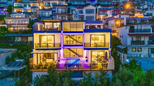 Luxury Sea View Villa with Private Heated Pool & Outdoor Pool in Kalkan, Rezervovat  Mediterranean Region Turkey hotely s parkováním, Parkování