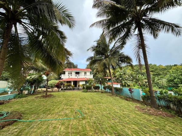 Hilltop Nest Cozy Villa with Hill & Forest Views, Rezervovat  Nogorcem Goa