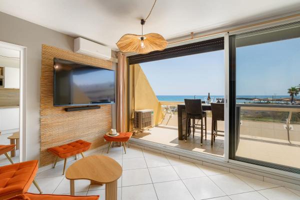 Boheme Heliopolis Sea View Apartment in the Cap dAgde Naturist Village, Rezervovat Apartmán Hérault hotely s parkováním, Parkování