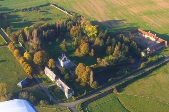 Gîtes du château de la Motte, Rezervovat  Joué-du-Plain hotely s parkováním, Parkování