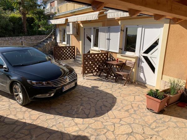 Apartmani NOELLE, Rezervovat  Kvarner hotely s parkováním, Parkování