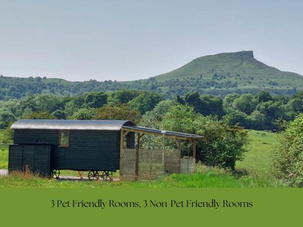 Roseberry Retreat, Shepherds Huts with Hot Tub, Rezervovat  Pinchingthorpe Station Spojené království