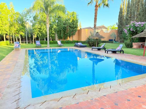 Villa Five Collection - Private Luxury & Heated Pool, Rezervovat  Hotely v Ouled Moumene s bazénem, Bazén