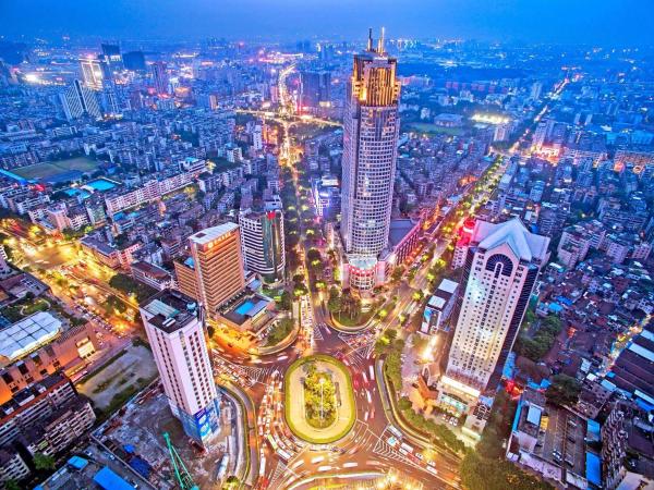 Swissotel Foshan, Guangdong, Rezervovat Hotel Hotely v Guangdong s bazénem, Bazén