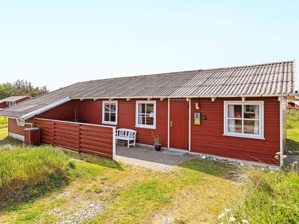 Familyfriendly Retreat near Beach, Rezervovat Rekreační dům  