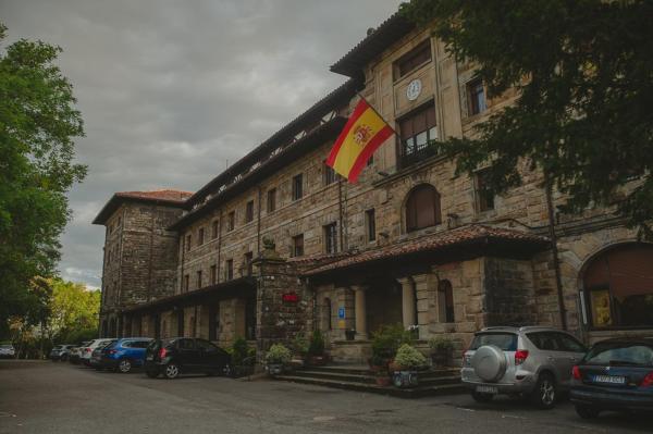 Balneario de Corconte, Rezervovat Hotel Cabanas de Virtus 